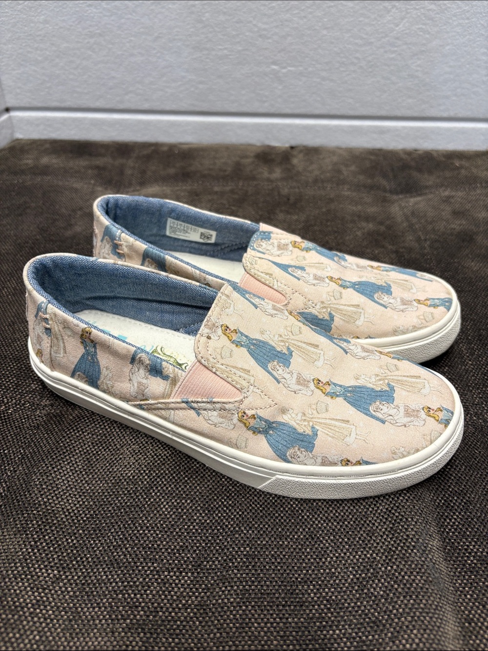 TOMS Luca Pink Disney Sleeping Beauty Printed Canvas Slip Ons 10012734